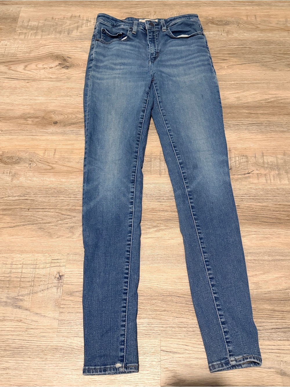 Levi’s Premium 721 High Rise Skinny Jeans – Size 27